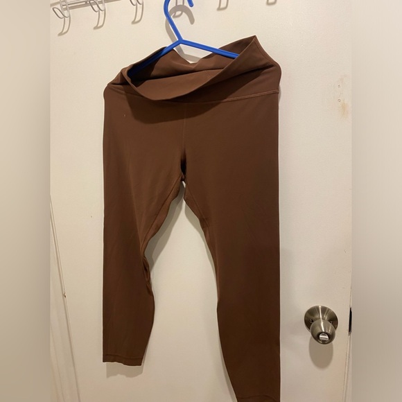 Lullulemon legging was seldom used - Picture 5 of 8